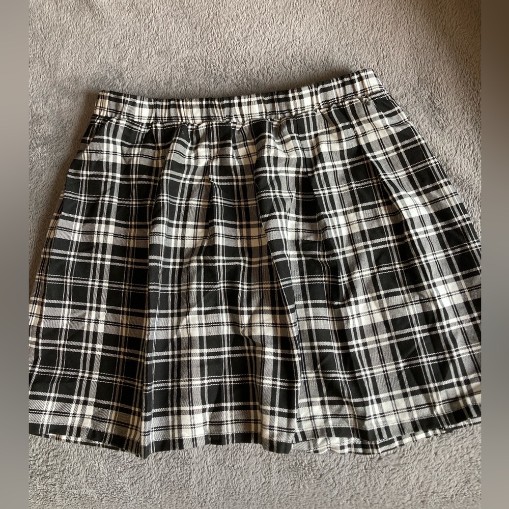 I’m selling this skirt and it’s a XXL in kids